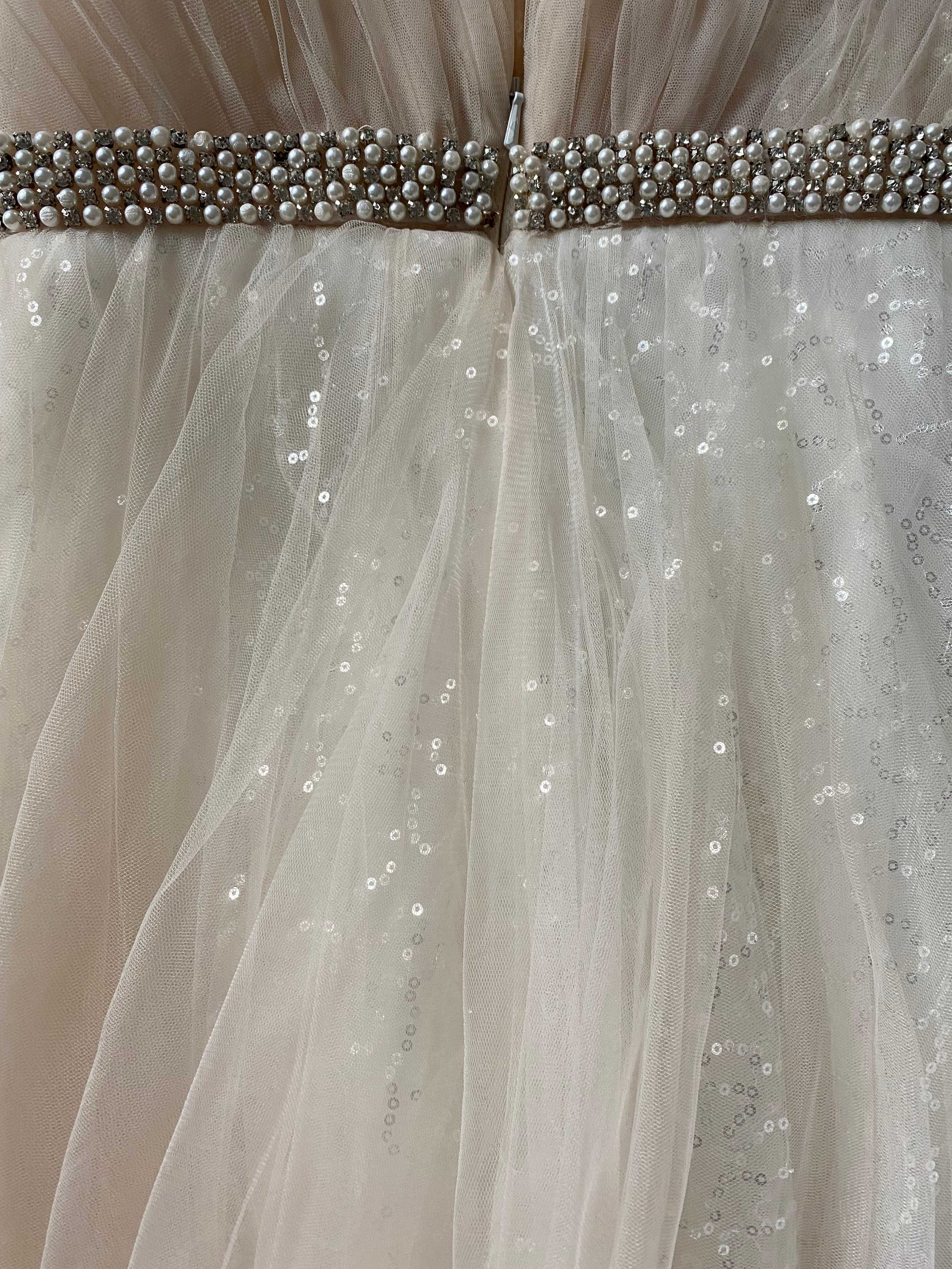 Suknia ślubna autorski projekt oryginalna biały jasny beż nude błysk