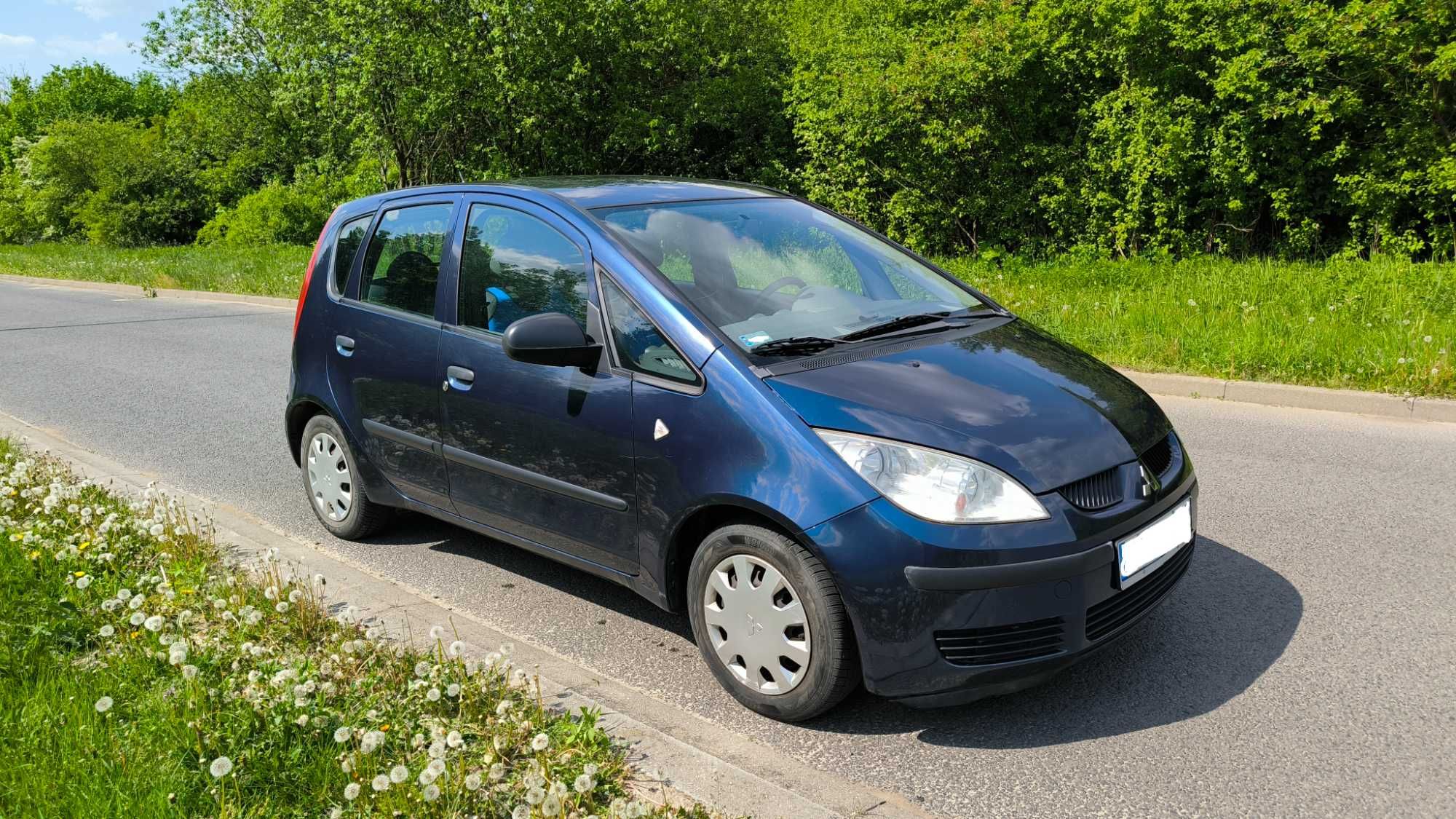 Małe miejskie auto Mitsubishi Colt 2005 r. pojemność 1.1 benzyna