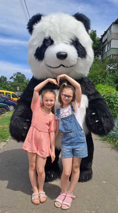 Замовляйте оренду великого пневмо костюма Панди від агенції СуперСвято