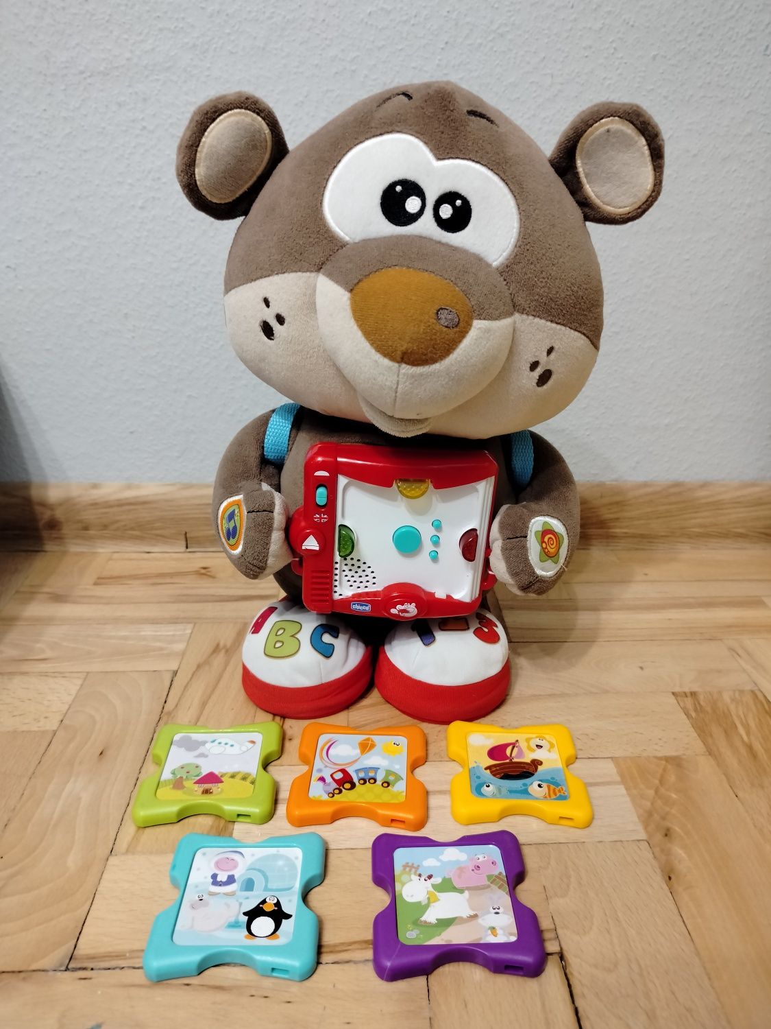 Miś podróźnik Chicco dwujęzyczny