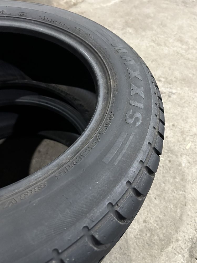 Шины 205/55 15 Maxxis пара