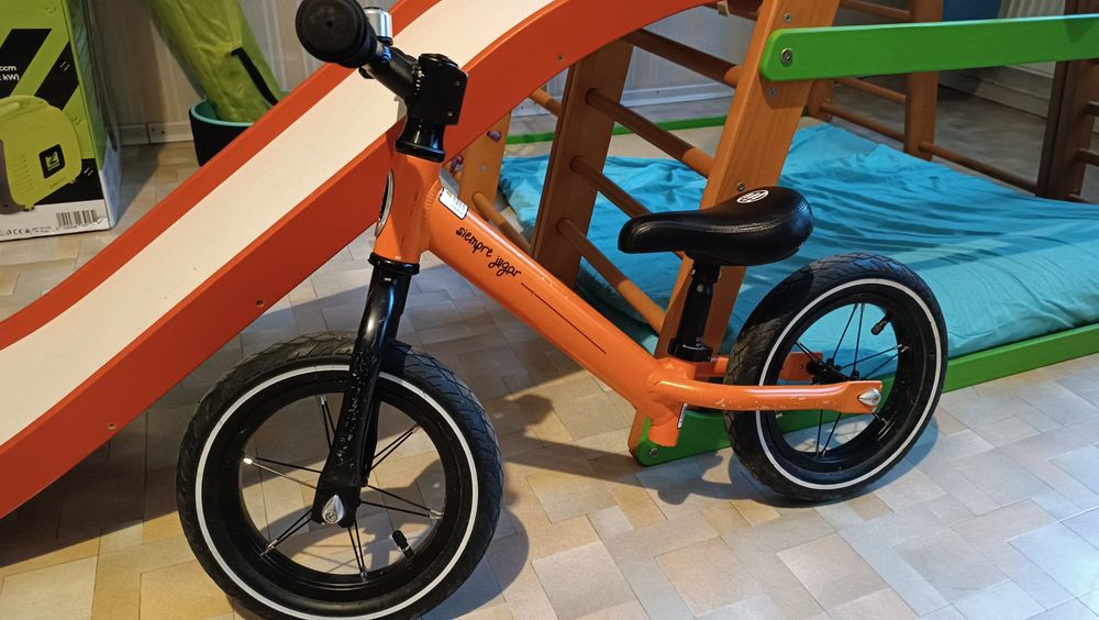 Продам Беговел детский.