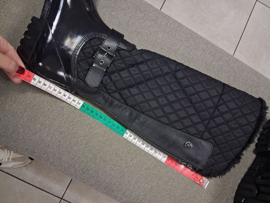 Утелені гумові чоботи Guess