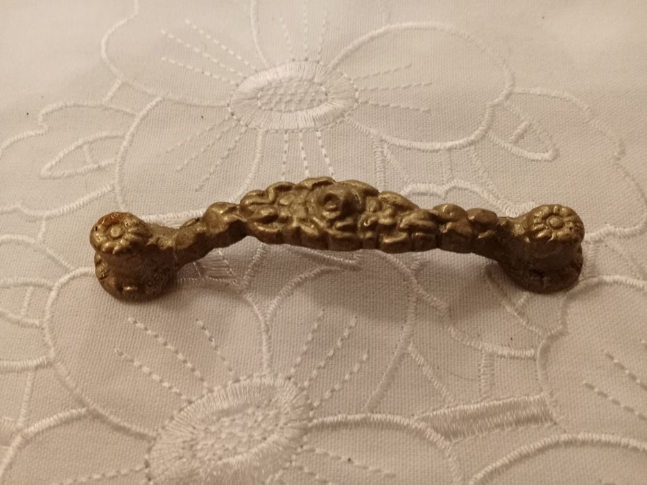 Uchwyt mosiężny z brązu do szafki szuflady stary.