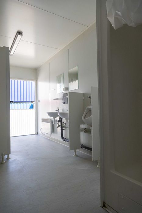 kontener sanitarny, kontener z prysznicem i sanitariatem, WC, kontener