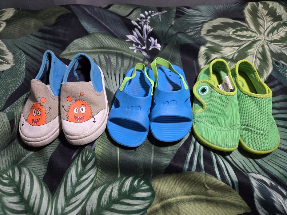 Buty i klapki 24 3 pary