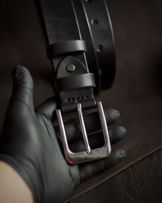 Чорний класичний ремінь чоловічий для джинсів ручноі роботи / ремень