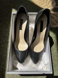 Чорні шкіряні жіночі туфлі-лодочки Poletto