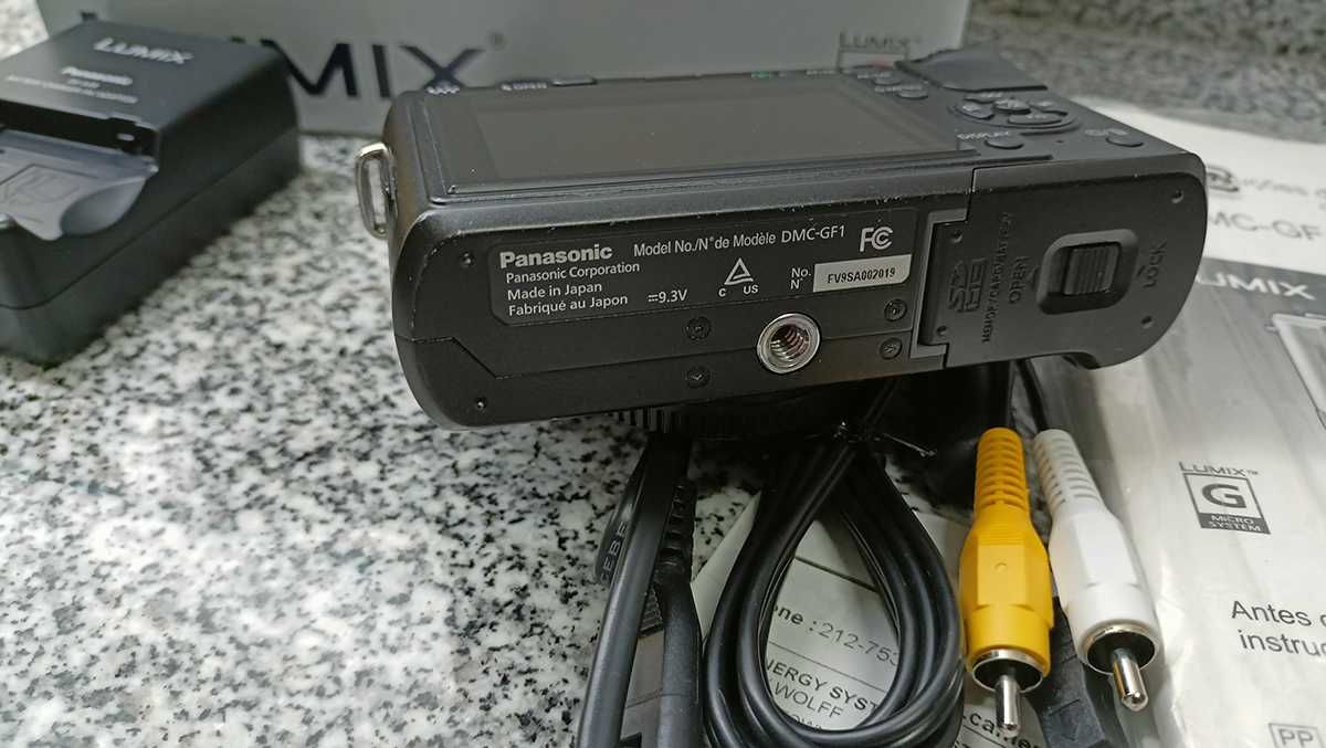 Panasonic Lumix GF1 -  12MP  "c/nova"