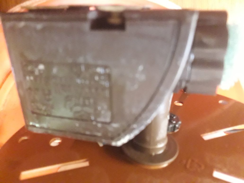 Lampa solarna z wodospadem