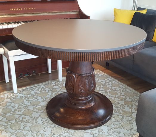 Stół okrągły drewniany z blatem z płyty laminowanej
