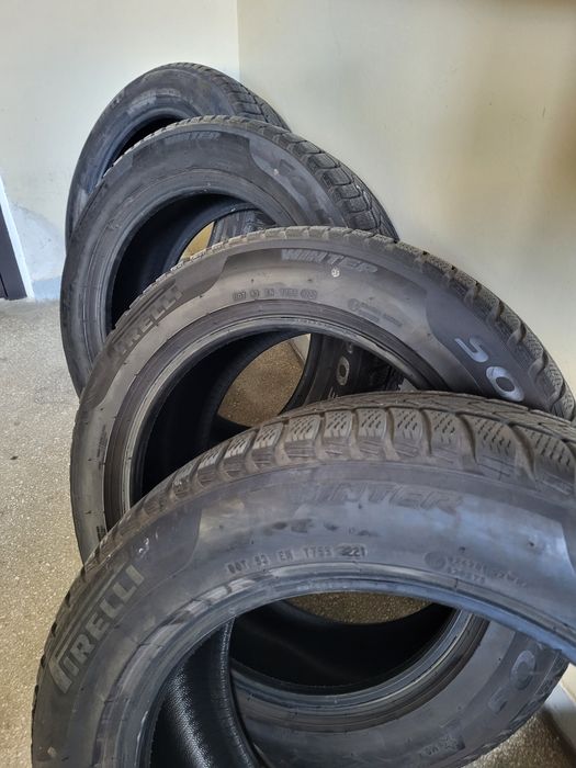 Opony zimowe 225/55 R17 Pirelli dot(3221) 4 szt.
