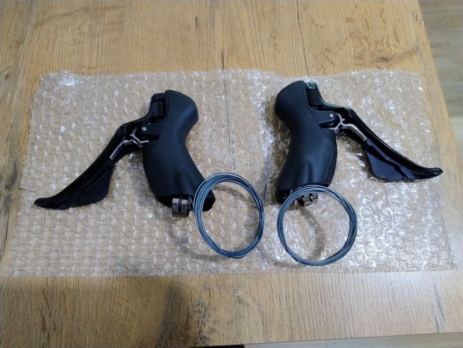 Klamkomanetki 105 2x11 Shimano R7000, komplet, nowe