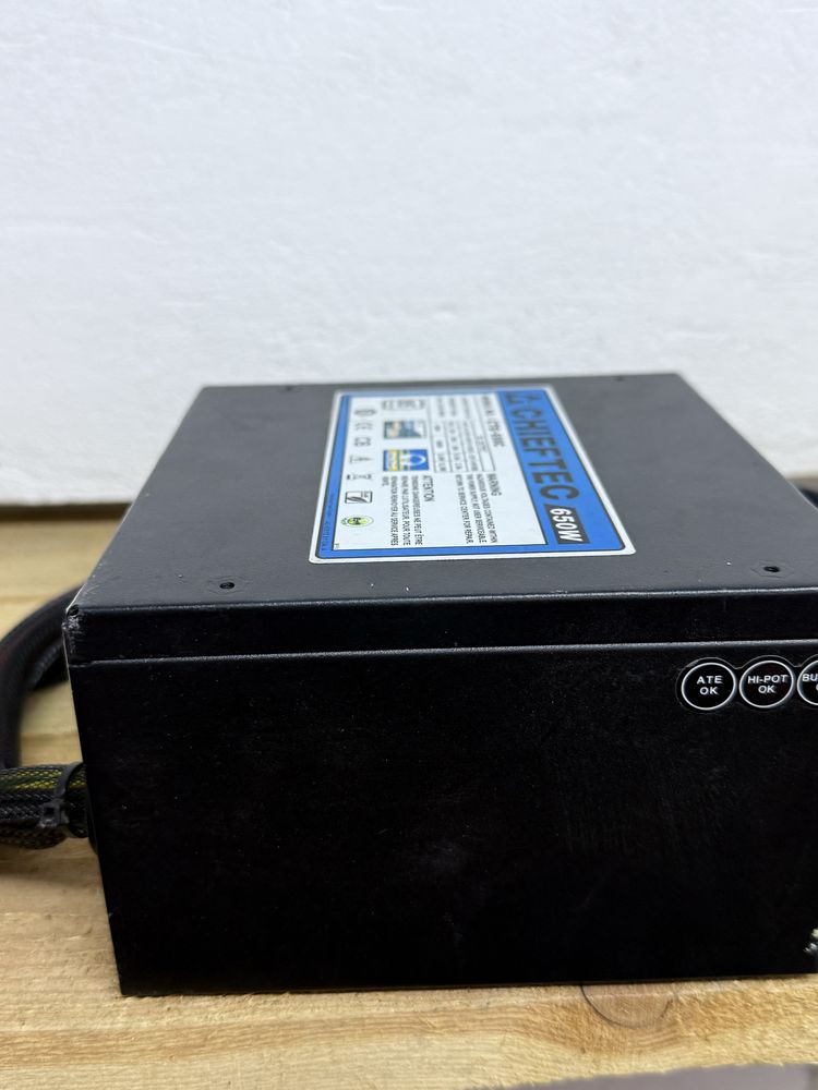 Блок питания CHIEFTEC yCTG-650C мощностью 650 Вт