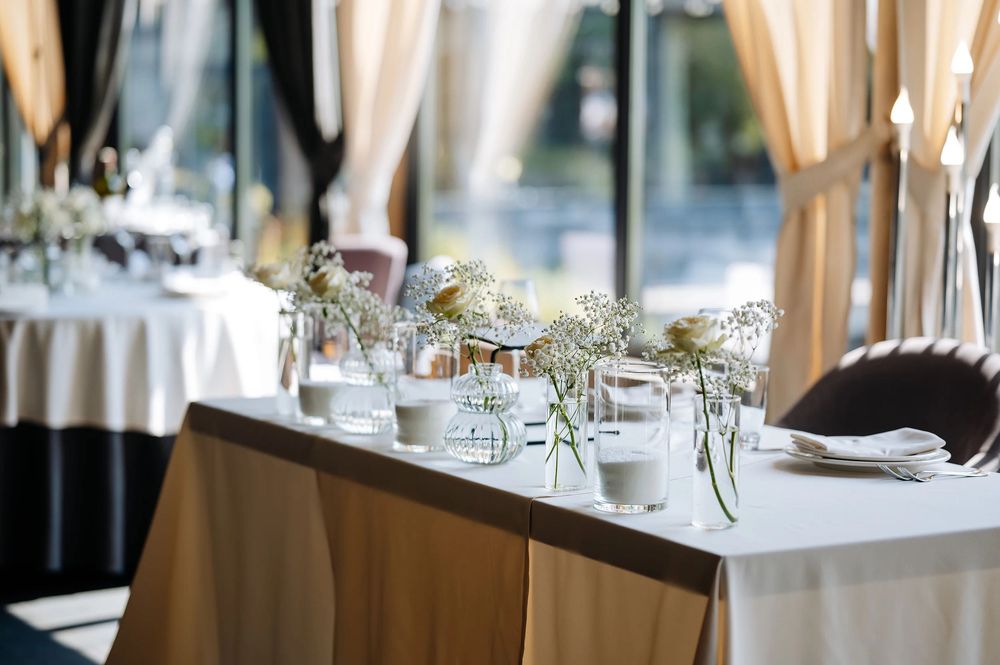 Весільний декор (виїздна церемонія, арка, стіл молодят, президія)