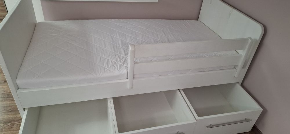 Łóżko drewniane solidne