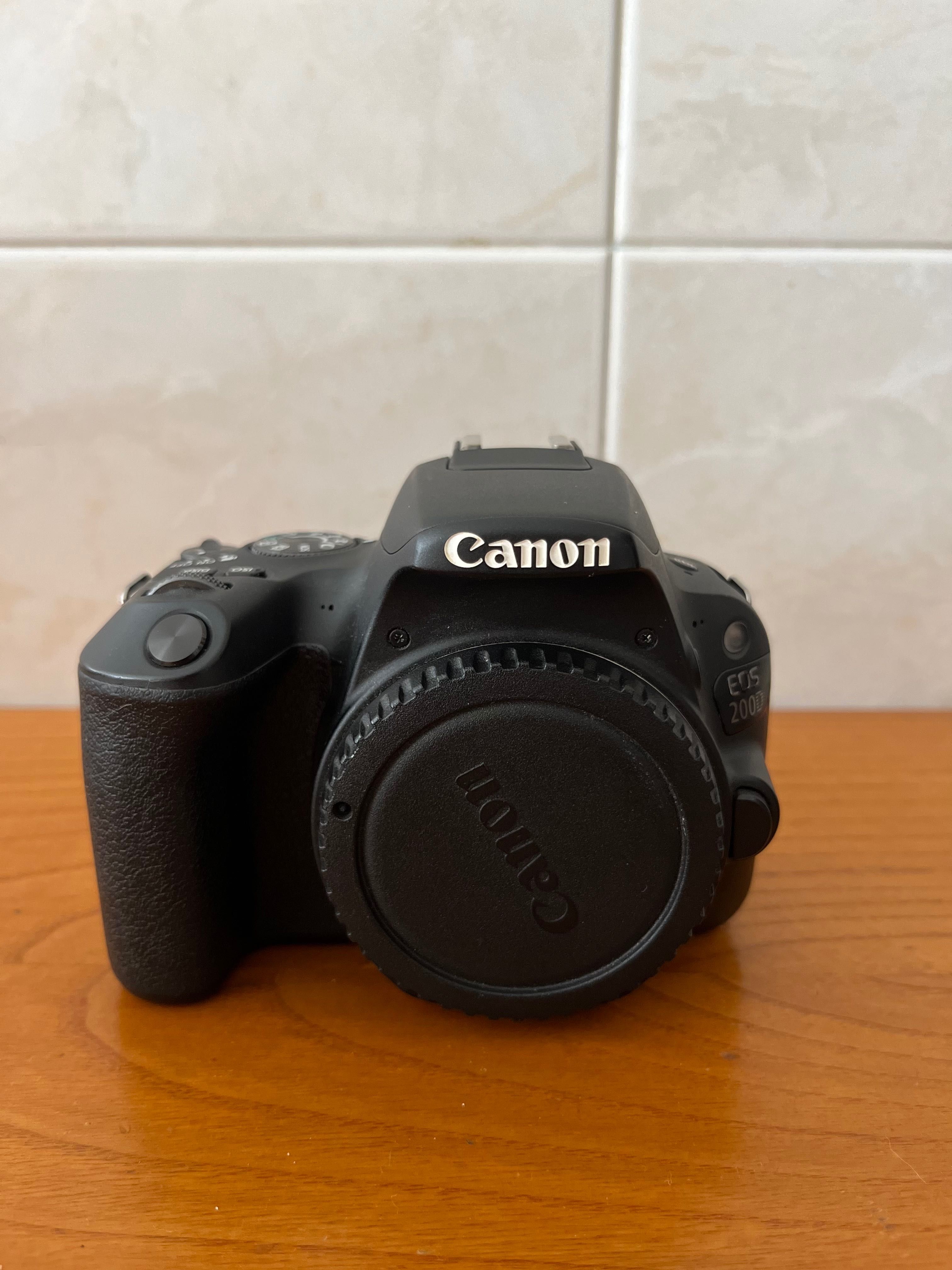 Máquina fotográfica CANON 200d