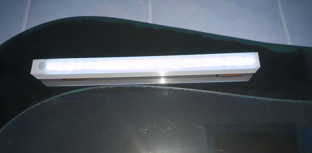 Лампа экономная с аккумулятором и включением на движение (от блэкаута)