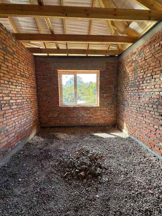 Продаж сучасного будинку поруч з озером. Район (Лезневе)