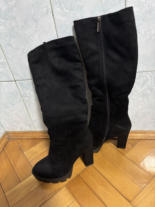 Чобітки на каблуку з замші в ідеальному стані