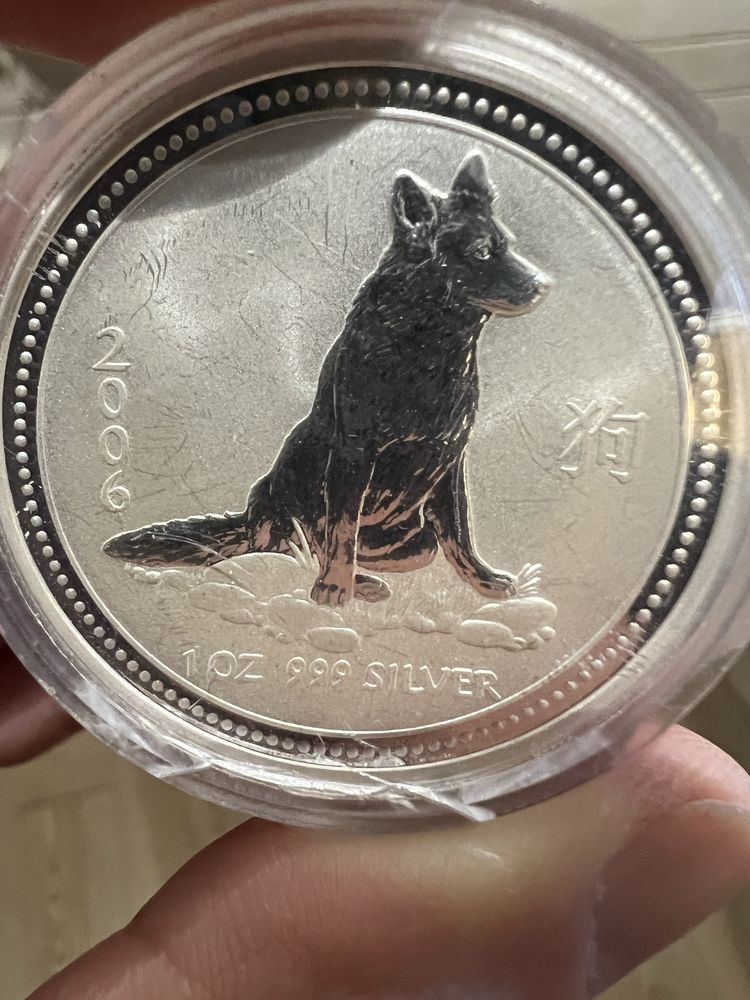 Срібна монета Australia 1 Dollar Elizabeth ll рік собаки