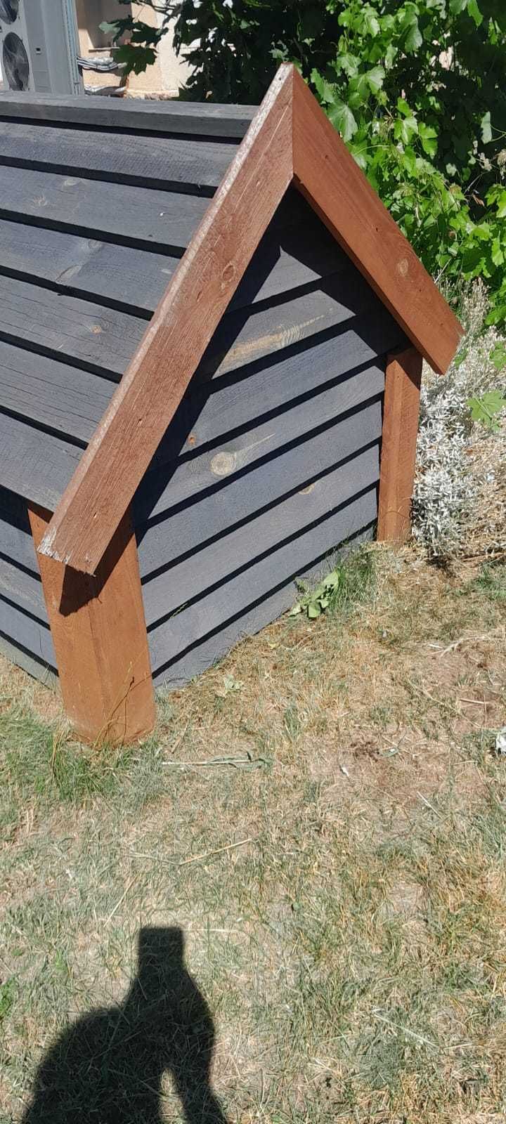 Buda dla psa drewniana