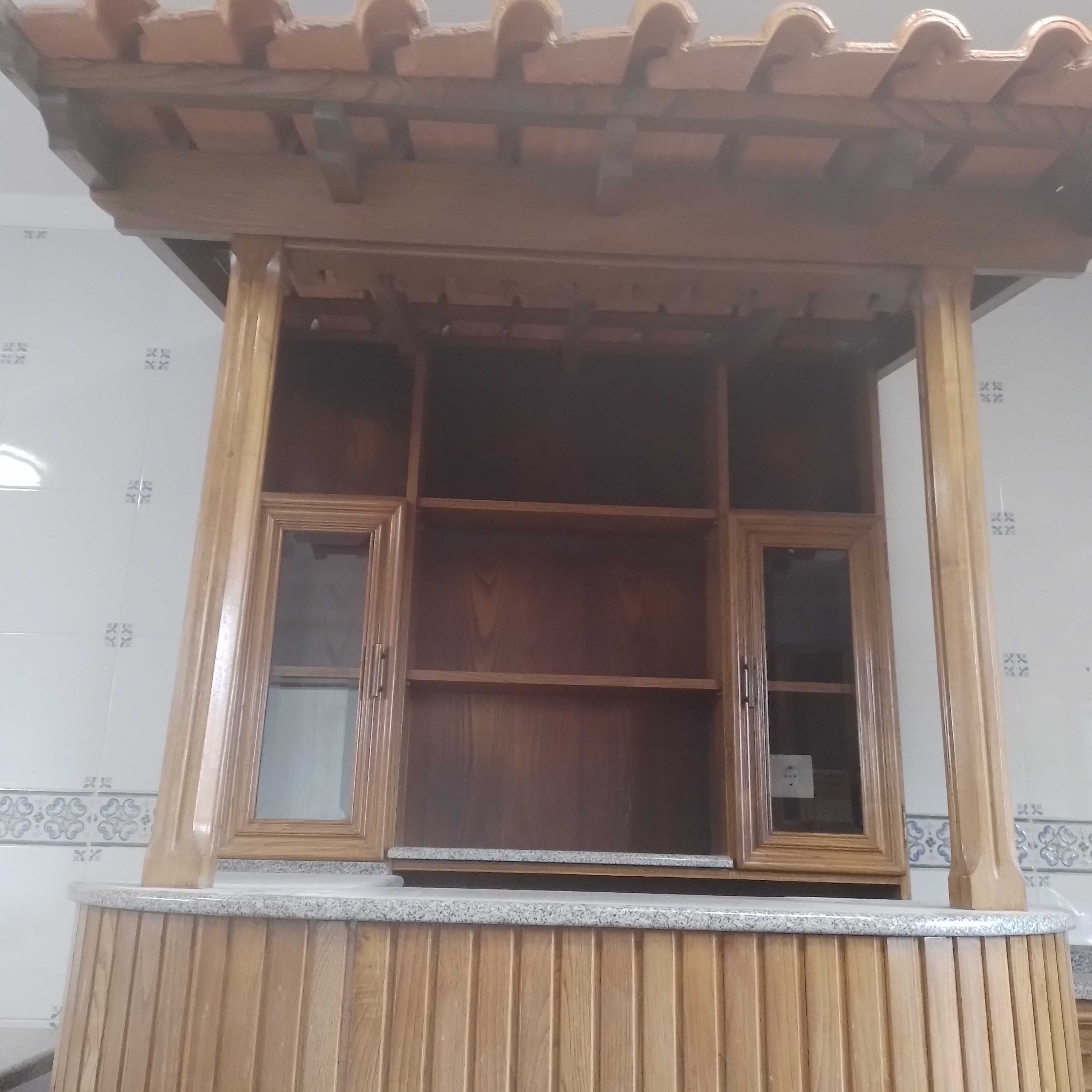 Bar em Madeira e Telha