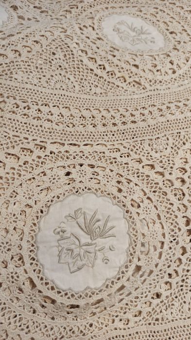 Toalha bordada à mão