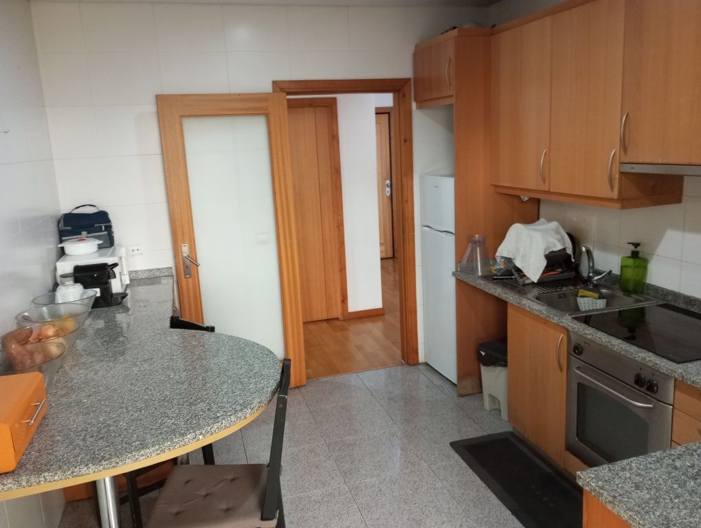 Quarto no centro da Trofa disponível