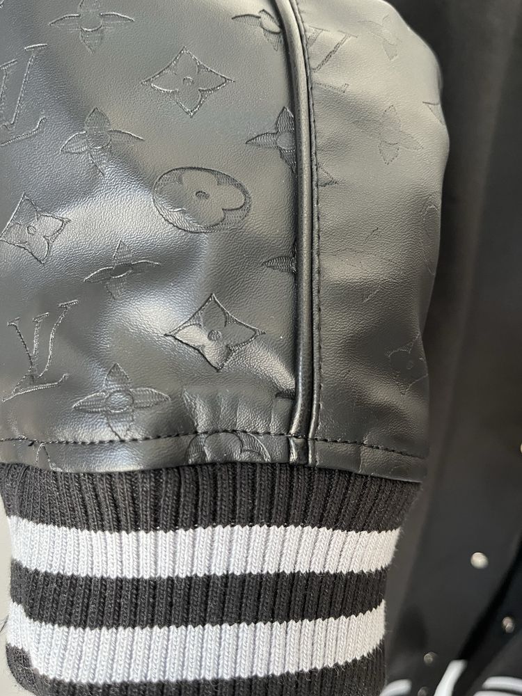 Casaco motard Louis Vuitton, preto, tamanho 52.