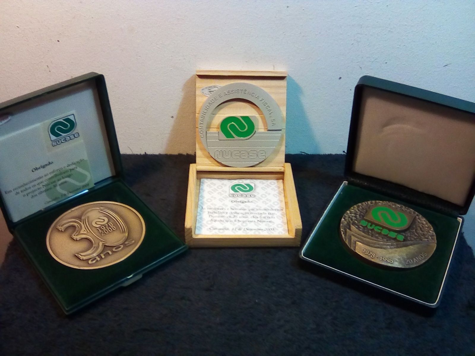 Três Medalhas Bronze comemorativas (20/25 e 30 anos) da empresa Nucase