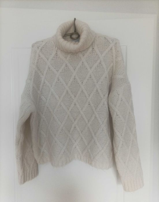 Świetny damski kremowy sweter marki Reserved kremowy rozmiar L