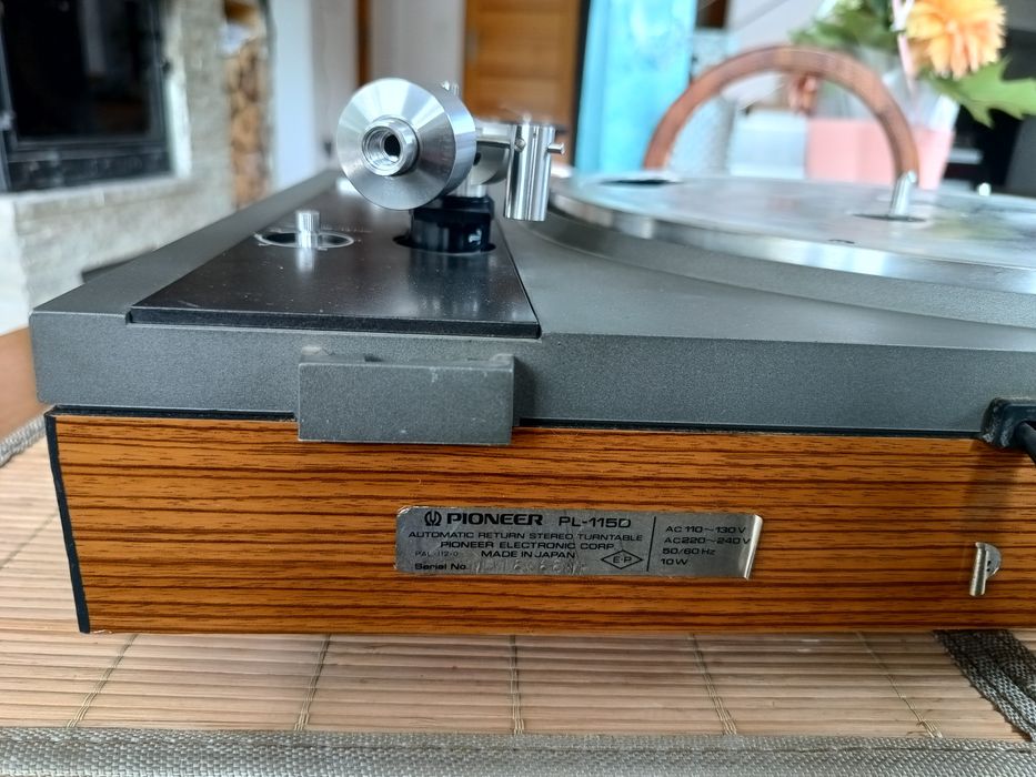 Gramofon Pioneer PL-115D