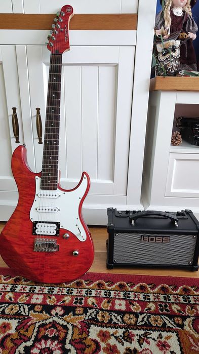 Gitara elektryczna Yamaha 212V i boss dual cube lx
