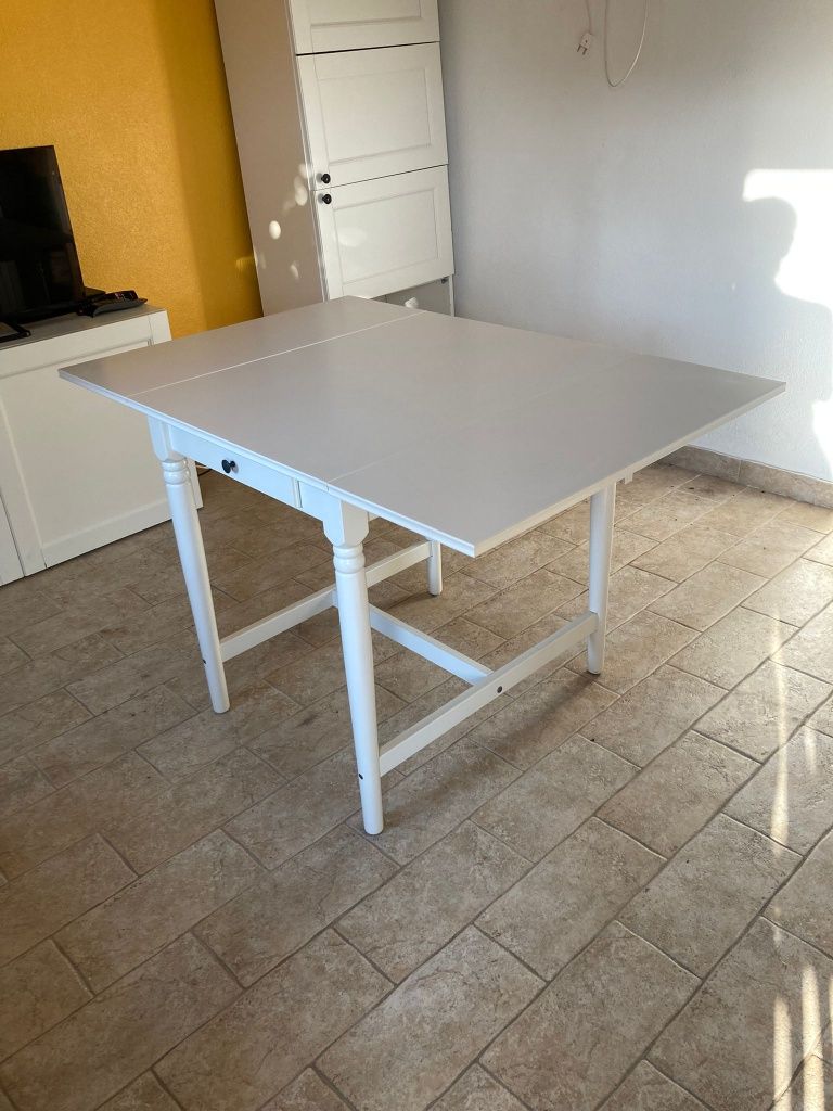 Mesa ikea rebatível + 2 cadeiras