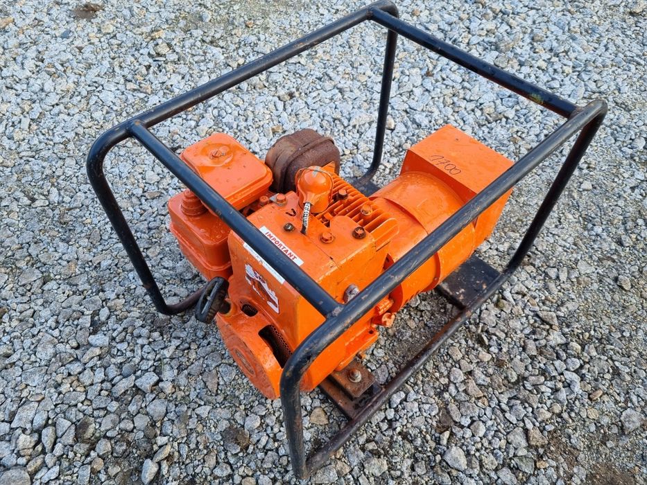 Agregat Generator Prądotwórczy BOSCH 2.5Kw / Briggs 5Hp  / 230v