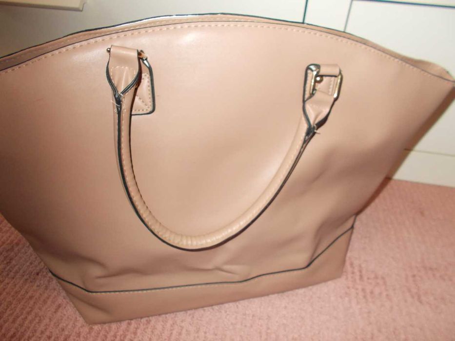 Mala Grande Rosa da Primark. Nunca Usada.