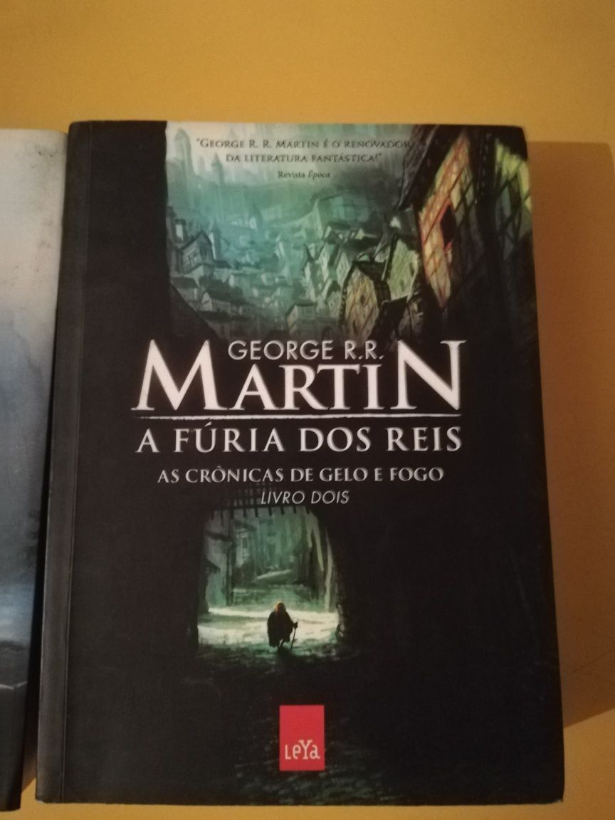 2 livros Guerra dos Tronos George RR Martin