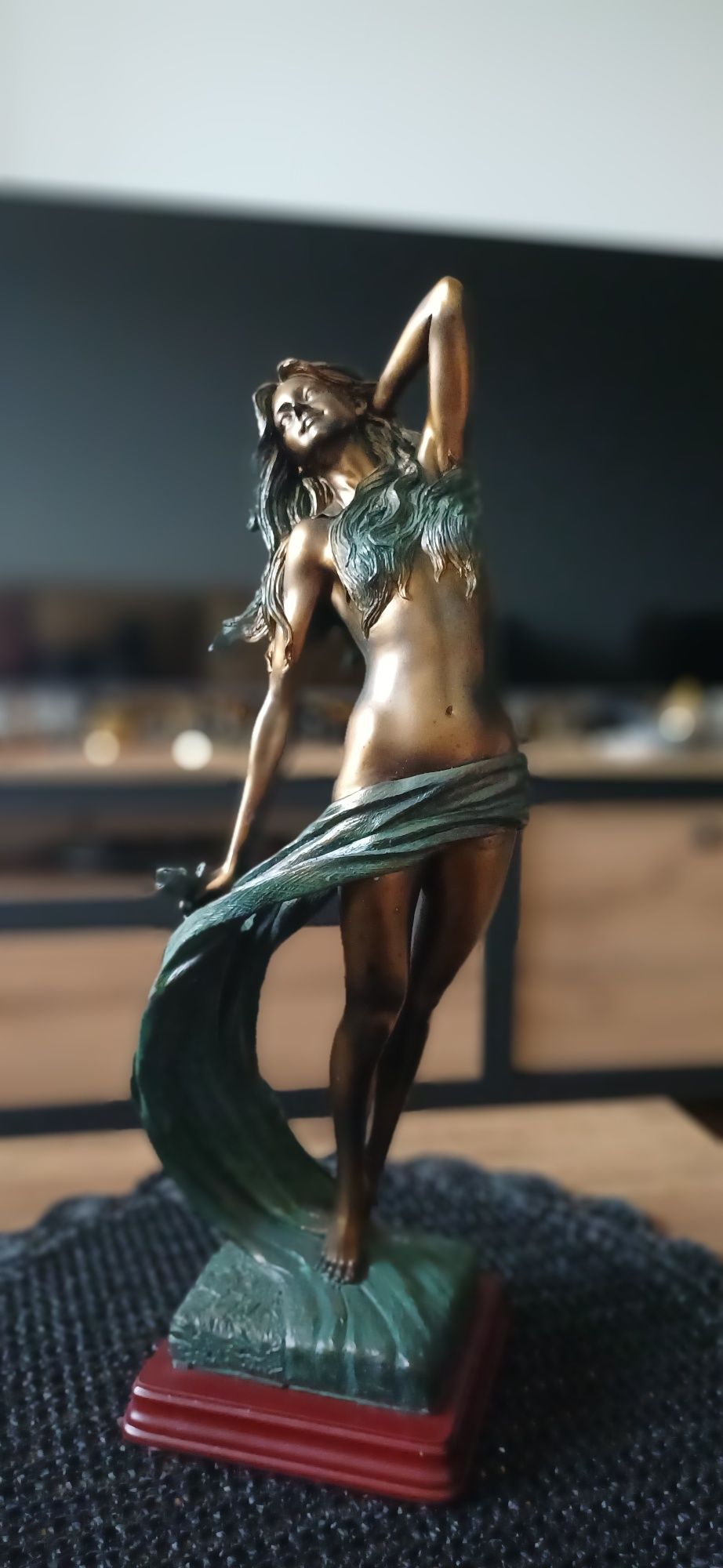 Wyjątkowa figura - rzeźba "Tancerka z Chustą"