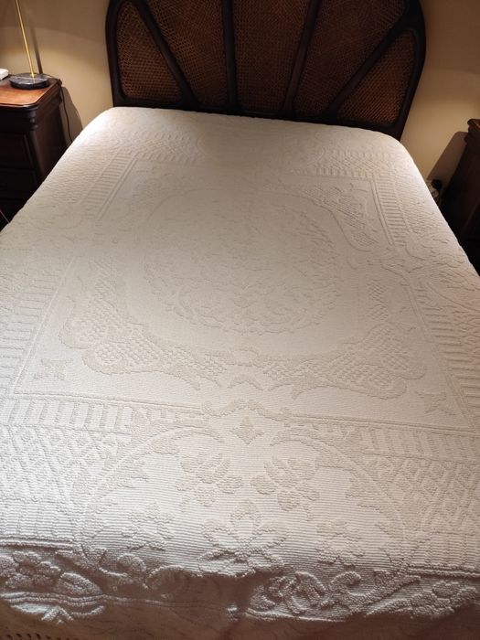 Colcha feita em tear com franja