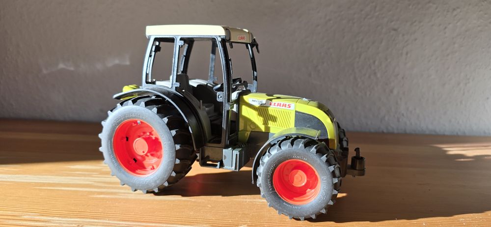 Bruder traktor Class