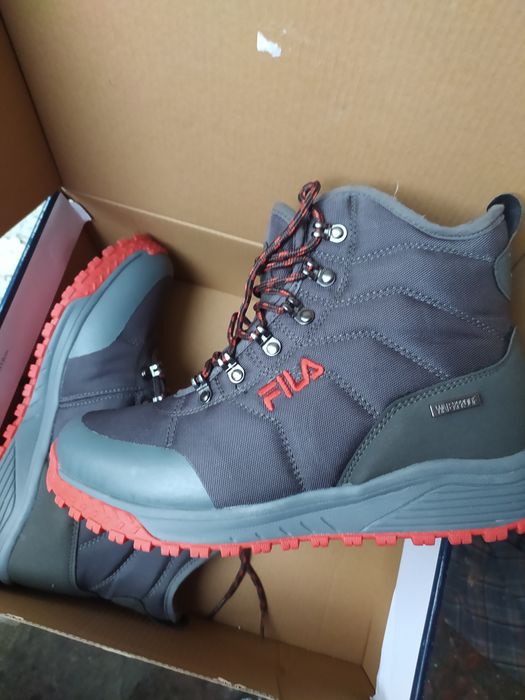 Продам ботинки,НОВі, зовсім не дорого.