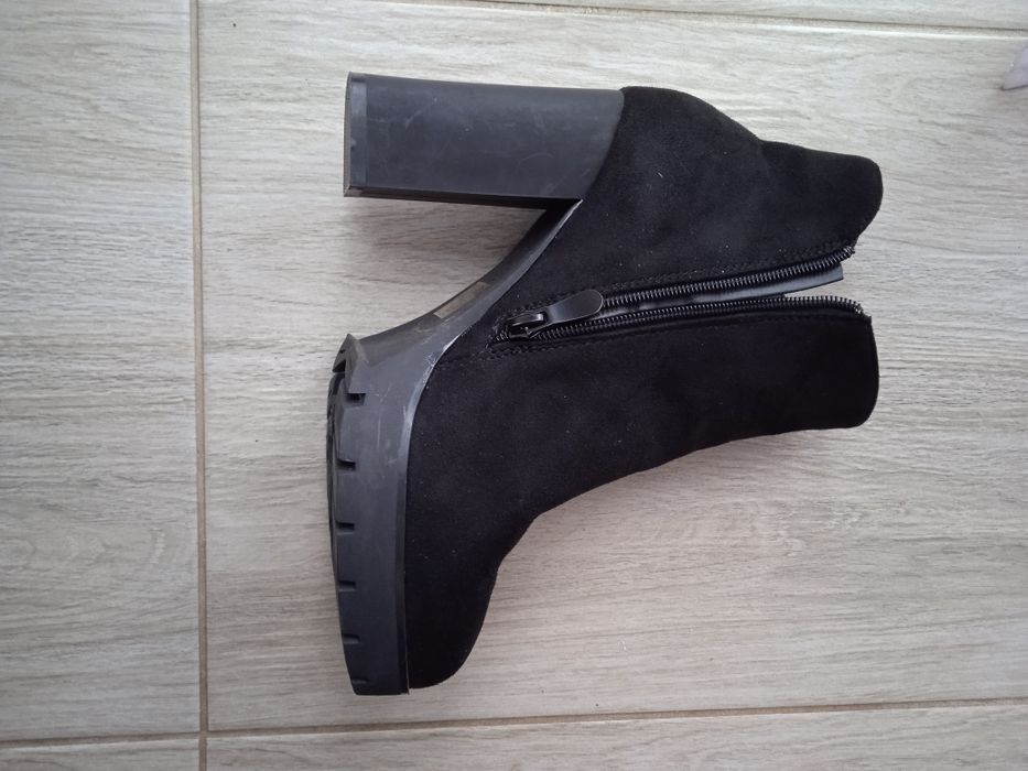 Buty damskie botki czarne na wysokim obcasie 37