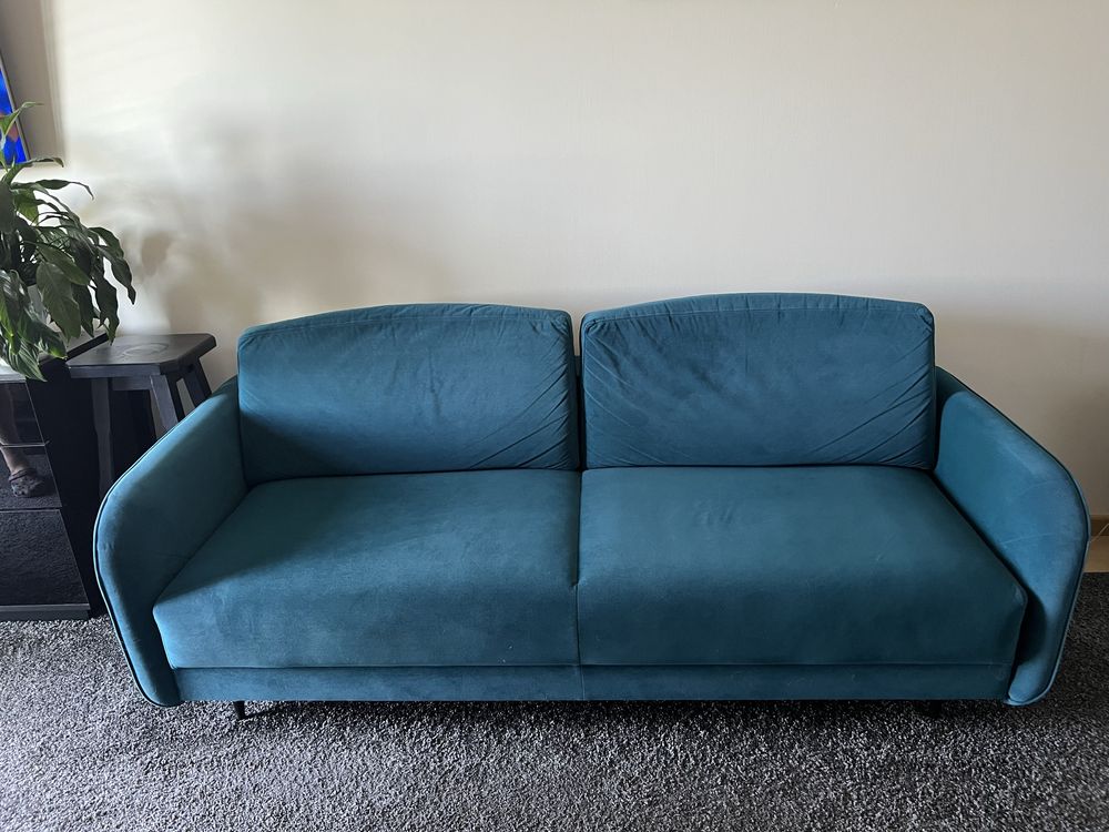 Sofa rozkładana z pojemnikiem na pościel