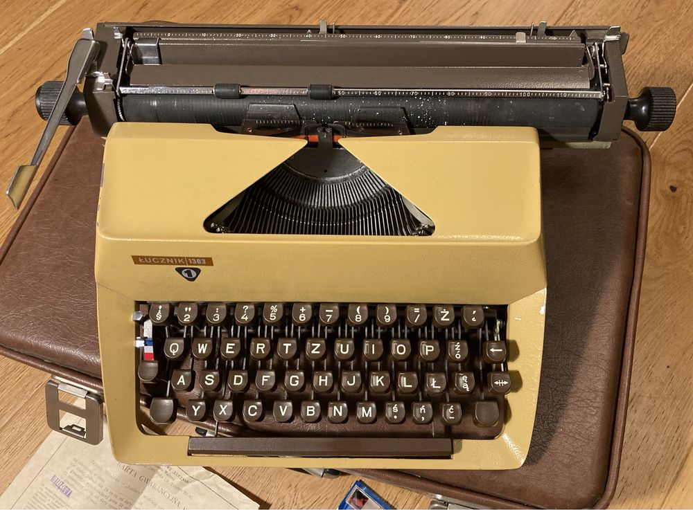 Maszyna do pisania z walizką Łucznik 1303. 1988 rok