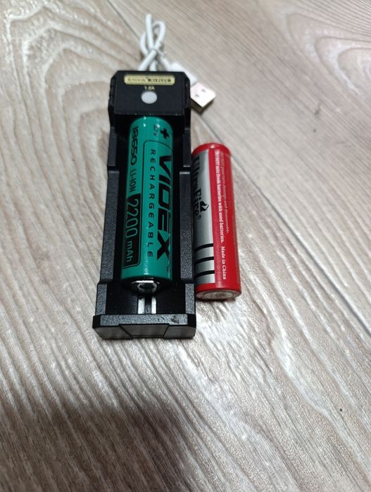 Зарядний пристрій+ 2АКБ 18650