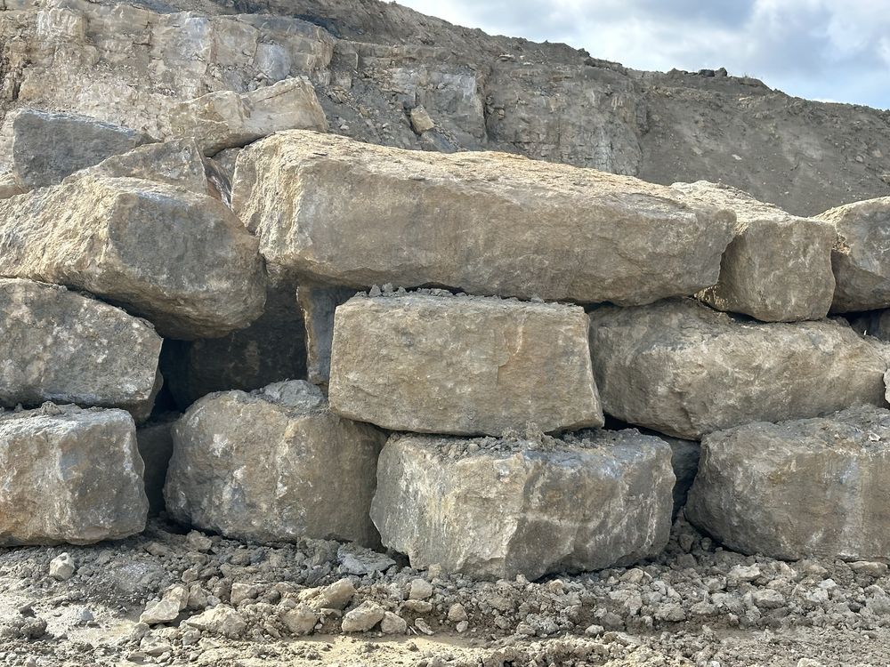 Pedras em forma de laje