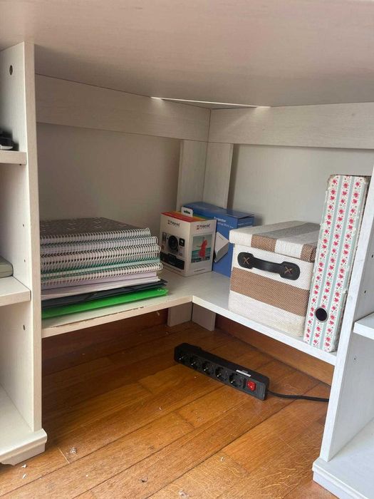 Secretária branca do IKEA