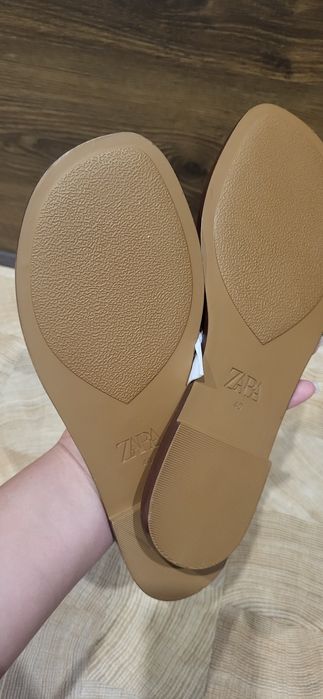 Zara шкіряні шльопанці