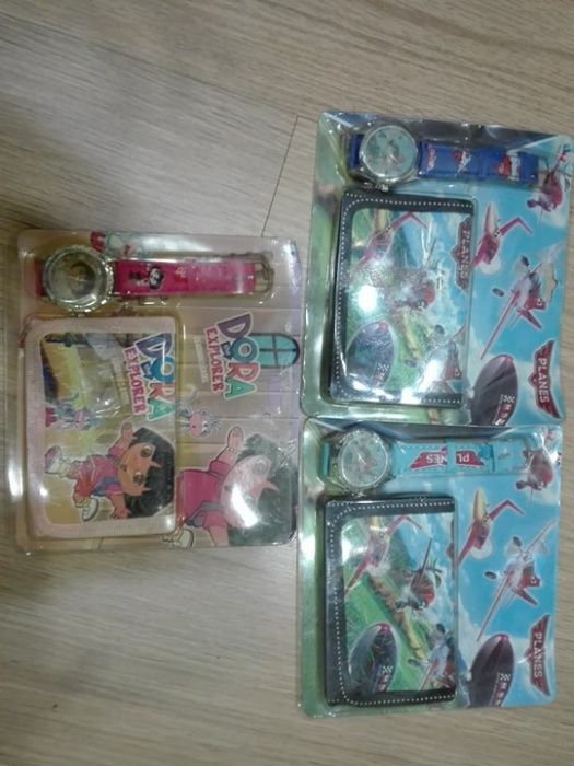 Relógio Criança com carteira (novo, mas com pilha gasta)